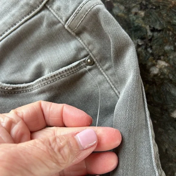 NWOT MOTHER High Waisted Looker Ankle Fray Skinnies in Dye Graphite. Size 28 - Picture 10 of 15